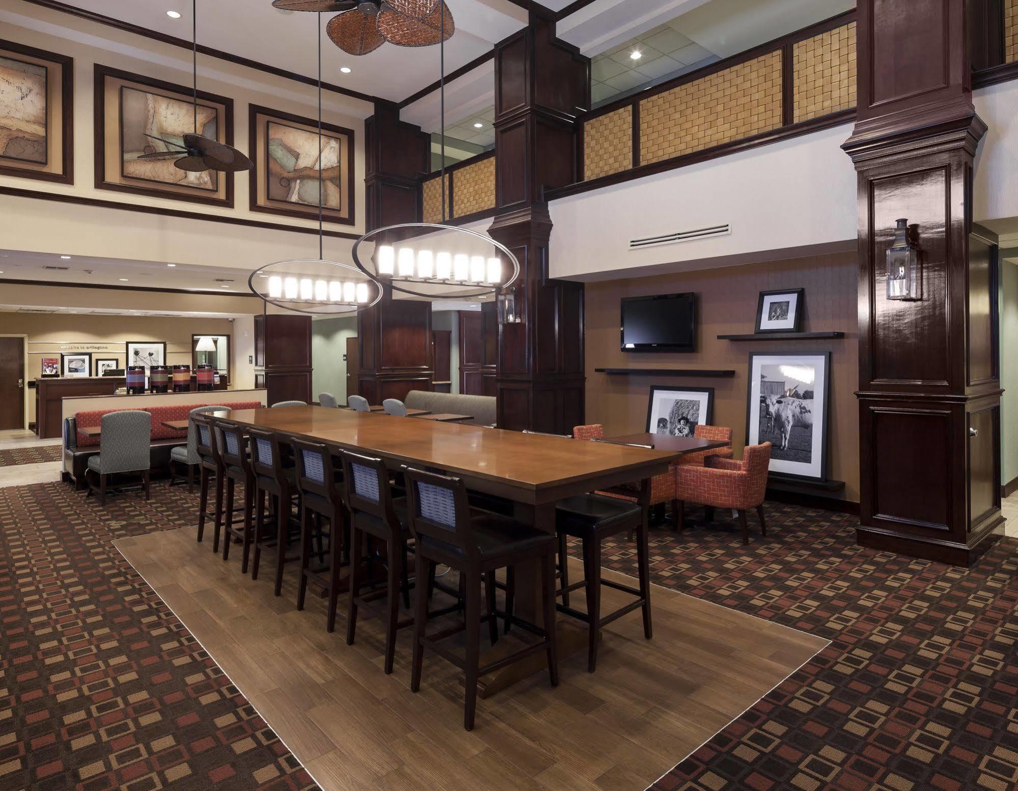 Hampton Inn & Suites Dallas-Arlington-South Екстериор снимка